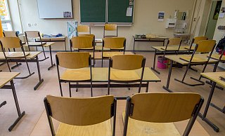 Tische, Stühle und eine Tafel: Die klassische Ausstattung eines Klassenzimmers reicht heutzutage nicht mehr aus. - Verwendung weltweit Tische, Stühle und eine Tafel: Die klassische Ausstattung eines Klassenzimmers reicht heutzutage nicht mehr aus. - Verwendung weltweit