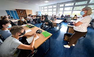 Wie in dieser Klasse an der Janusz-Korczak-Gesamtschule müssen die Schüler auch während des Unterrichts eine Schutzmaske tragen. - Andreas Frücht Wie in dieser Klasse an der Janusz-Korczak-Gesamtschule müssen die Schüler auch während des Unterrichts eine Schutzmaske tragen. - Andreas Frücht