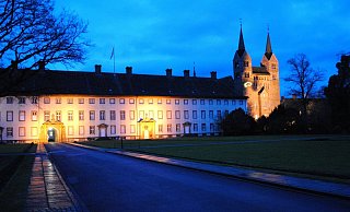 Im Schloss Corvey sollen an Weihnachten drei Gottesdienste angeboten werden - allerdings unter freiem Himmel und mit Anmeldung. - Pastoralverbund Corvey Im Schloss Corvey sollen an Weihnachten drei Gottesdienste angeboten werden - allerdings unter freiem Himmel und mit Anmeldung. - Pastoralverbund Corvey