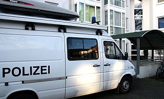 In diesem 52-Parteien-Haus fanden Polizeibeamte die erwürgte Frau (34) auf dem Boden ihrer Wohnung. - Jens Reichenbach In diesem 52-Parteien-Haus fanden Polizeibeamte die erwürgte Frau (34) auf dem Boden ihrer Wohnung. - Jens Reichenbach