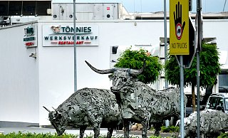 Der Tönnies-Schlachtkonzern in Rheda-Wiedenbrück steht in der Dauerkritik. - Andreas Frücht Der Tönnies-Schlachtkonzern in Rheda-Wiedenbrück steht in der Dauerkritik. - Andreas Frücht