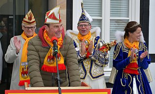 Robert Junkerkalefeld, Rietbergs Bürgermeister Andreas Sunder und das amtierende Prinzenpaar Marco I. Rüschkamp und Dagmar I. Vertkersting (v.l.). - Birgit Vredenburg Robert Junkerkalefeld, Rietbergs Bürgermeister Andreas Sunder und das amtierende Prinzenpaar Marco I. Rüschkamp und Dagmar I. Vertkersting (v.l.). - Birgit Vredenburg