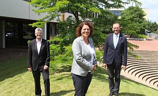 Die Bundestagsabgeordneten der Kreise Höxter und Lippe, Christian Haase( l.) und Kerstin Vieregge mit Hochschulpräsident Jürgen Krahl. - Burkhard Battran Die Bundestagsabgeordneten der Kreise Höxter und Lippe, Christian Haase( l.) und Kerstin Vieregge mit Hochschulpräsident Jürgen Krahl. - Burkhard Battran