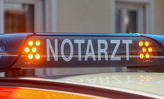 Der Mann wurde am Unfallort notfallmedizinisch betreut und kam ins Krankenhaus. - Symbolbild: Pixabay Der Mann wurde am Unfallort notfallmedizinisch betreut und kam ins Krankenhaus. - Symbolbild: Pixabay
