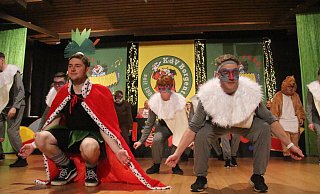 Der erste Auftritt der neu gegründeten Männer-Showtanzgruppe "Die Orgelpfeifen" ist ein großer Erfolg. - Burkhard Battran Der erste Auftritt der neu gegründeten Männer-Showtanzgruppe "Die Orgelpfeifen" ist ein großer Erfolg. - Burkhard Battran
