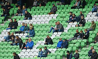 So ähnlich wie hier beim Testspiel des DSC in Groningen wird es auf der Alm auf den Zuschauerrängen gegen den 1. FC Köln aussehen. - Thomas F. Starke So ähnlich wie hier beim Testspiel des DSC in Groningen wird es auf der Alm auf den Zuschauerrängen gegen den 1. FC Köln aussehen. - Thomas F. Starke