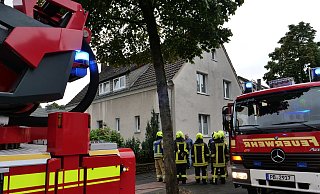 Schnell gelöscht: ein Küchenbrand im Dachgeschoss dieses Wohnhauses an der Detmolder Straße in Bad Lippspringe. - Ralph Meyer Schnell gelöscht: ein Küchenbrand im Dachgeschoss dieses Wohnhauses an der Detmolder Straße in Bad Lippspringe. - Ralph Meyer