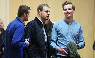 Maximilian Kneller (r.) von der AfD anlässlich der Bundestagswahl im Bielefelder Rathaus. - Sarah Jonek Maximilian Kneller (r.) von der AfD anlässlich der Bundestagswahl im Bielefelder Rathaus. - Sarah Jonek