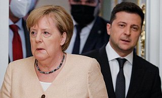 Bundeskanzlerin Angela Merkel ist zu Gast in Kiew beim ukrainischen Präsidenten Wolodymyr Selenskyj. - Foto: Sergey Dolzhenko/POOL EPA/AP/dpa Bundeskanzlerin Angela Merkel ist zu Gast in Kiew beim ukrainischen Präsidenten Wolodymyr Selenskyj. - Foto: Sergey Dolzhenko/POOL EPA/AP/dpa
