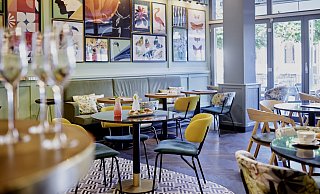 Die Brasserie in der Bielefelder Altstadt wird umgebaut. So, wie der "Alex"-Standort in Mainz, wird sie danach aussehen. - Mitchells & Butlers Germany GmbH Die Brasserie in der Bielefelder Altstadt wird umgebaut. So, wie der "Alex"-Standort in Mainz, wird sie danach aussehen. - Mitchells & Butlers Germany GmbH