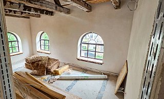 Ganz oben in dem markanten Gebäude An der Bowerre werden zwei Kinderzimmer eingerichtet. Hier ist allerdings noch einiges zu tun. - Kathrin Weege Ganz oben in dem markanten Gebäude An der Bowerre werden zwei Kinderzimmer eingerichtet. Hier ist allerdings noch einiges zu tun. - Kathrin Weege