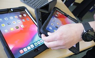Leitung und Lehrkräfte der der Sekundarschule in Warburg und Borgentreich sehen im Tablet-Computer einen Mehrwert für den modernen, guten Unterricht. Foto: Dieter Scholz - Dieter Scholz Leitung und Lehrkräfte der der Sekundarschule in Warburg und Borgentreich sehen im Tablet-Computer einen Mehrwert für den modernen, guten Unterricht. Foto: Dieter Scholz - Dieter Scholz