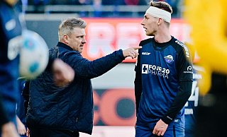 SCP-Trainer Lukas Kwasniok beorderte seinen Schützling Tjark Scheller, der zuvor eine Platzwunde am Kopf erlitten hatte, in der zweiten Hälfte des Heimspiels gegen Hertha auf die Sechserposition. - Besim Mazhiqi SCP-Trainer Lukas Kwasniok beorderte seinen Schützling Tjark Scheller, der zuvor eine Platzwunde am Kopf erlitten hatte, in der zweiten Hälfte des Heimspiels gegen Hertha auf die Sechserposition. - Besim Mazhiqi