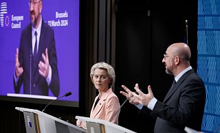 Der Präsident des Europäischen Rates, Charles Michel (r), und die Präsidentin der Europäischen Kommission, Ursula von der Leyen: Angesichts der dramatischen Notlage im Gazastreifen fordern die EU-Staaten eine sofortige Feuerpause. - Omar Havana/AP/dpa Der Präsident des Europäischen Rates, Charles Michel (r), und die Präsidentin der Europäischen Kommission, Ursula von der Leyen: Angesichts der dramatischen Notlage im Gazastreifen fordern die EU-Staaten eine sofortige Feuerpause. - Omar Havana/AP/dpa