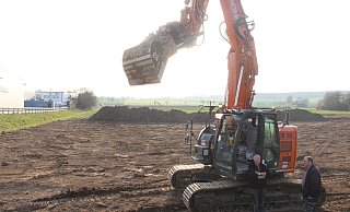 Bis zum Herbst soll das neue Gewerbebauland erschlossen sein. - Burkhard Battran Bis zum Herbst soll das neue Gewerbebauland erschlossen sein. - Burkhard Battran
