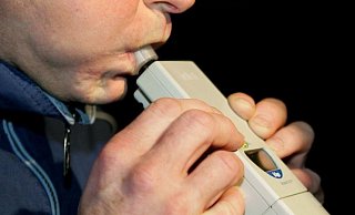 Haben Sie was getrunken? Ein erster Atemtest verlief positiv. - Verfügbar für Kunden mit Rechnungsadresse in Deutschland. Haben Sie was getrunken? Ein erster Atemtest verlief positiv. - Verfügbar für Kunden mit Rechnungsadresse in Deutschland.