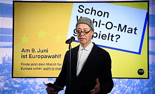 bpb-Präsident Thomas Krüger in Berlin beim Start des Wahl-O-Mat zur Wahl des Europäischen Parlaments 2024. - Bernd von Jutrczenka/dpa bpb-Präsident Thomas Krüger in Berlin beim Start des Wahl-O-Mat zur Wahl des Europäischen Parlaments 2024. - Bernd von Jutrczenka/dpa