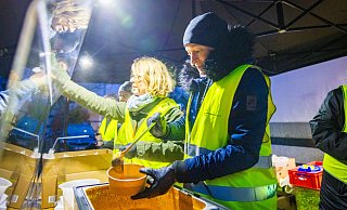 Am Bielefelder Hauptbahnhof gibt es eine heiße Suppe für jeden Bedürftigen. - Mike-Dennis Müller / www.mdm.photo Am Bielefelder Hauptbahnhof gibt es eine heiße Suppe für jeden Bedürftigen. - Mike-Dennis Müller / www.mdm.photo