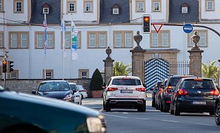 Die Schlosskreuzung ist einer der zentralen Verkehrsknoten in Schloß Neuhaus. Auch hier soll der Verkehr in Zukunft verbessert werden. (Archivbild) - Niklas Tüns Die Schlosskreuzung ist einer der zentralen Verkehrsknoten in Schloß Neuhaus. Auch hier soll der Verkehr in Zukunft verbessert werden. (Archivbild) - Niklas Tüns