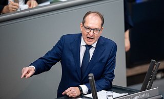 «Das Ampel-Experiment hat seine Legitimation verloren. Eine angemessene Reaktion darauf wären Neuwahlen», sagt CSU-Landesgruppenchef Alexander Dobrindt. - Melissa Erichsen/dpa «Das Ampel-Experiment hat seine Legitimation verloren. Eine angemessene Reaktion darauf wären Neuwahlen», sagt CSU-Landesgruppenchef Alexander Dobrindt. - Melissa Erichsen/dpa