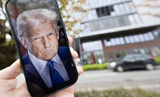Trumps Feldzug gegen Freiheit und Wissenschaft: Schon jetzt fragen US-Forscher an den Universitäten Bielefeld und Paderborn an, ob sie ihre Forschungen hier fortsetzen dürfen. - Niklas Tüns Trumps Feldzug gegen Freiheit und Wissenschaft: Schon jetzt fragen US-Forscher an den Universitäten Bielefeld und Paderborn an, ob sie ihre Forschungen hier fortsetzen dürfen. - Niklas Tüns