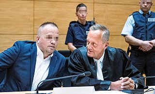 Berat Nimani - hier mit Strafverteidiger Peter Wüller (r.) - hinterließ laut LKA an entscheidenden Stellen seine DNA. - Barbara Franke Berat Nimani - hier mit Strafverteidiger Peter Wüller (r.) - hinterließ laut LKA an entscheidenden Stellen seine DNA. - Barbara Franke