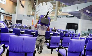 Der Plenarsaal des Bundestags. - picture alliance / Kay Nietfeld/dpa Der Plenarsaal des Bundestags. - picture alliance / Kay Nietfeld/dpa
