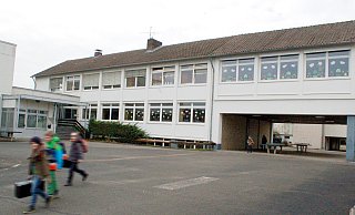 Bald könnten in den ehemaligen Grund- und Hauptschulgebäuden Alt und Jung zusammenkommen. Unser Foto zeigt die Schule im noch aktiven Betrieb. - Mathias Brüggemann Bald könnten in den ehemaligen Grund- und Hauptschulgebäuden Alt und Jung zusammenkommen. Unser Foto zeigt die Schule im noch aktiven Betrieb. - Mathias Brüggemann