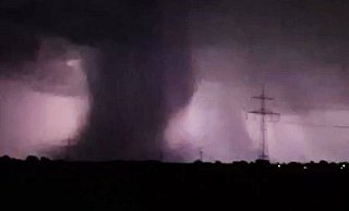 War das ein Tornado? Ein Leser hat dieses Foto in Nordhemmern (Kreis Minden-Lübbecke) aufgenommen. - Foto: privat/David Pfaffl War das ein Tornado? Ein Leser hat dieses Foto in Nordhemmern (Kreis Minden-Lübbecke) aufgenommen. - Foto: privat/David Pfaffl