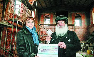 "Tolle Idee": Präses Annette Kurschus und der koptische Generalbischof Anba Damian im Kesselhaus der ehemaligen Kaserne, das zu einer Kirche umgebaut wird. - Burkhard Battran "Tolle Idee": Präses Annette Kurschus und der koptische Generalbischof Anba Damian im Kesselhaus der ehemaligen Kaserne, das zu einer Kirche umgebaut wird. - Burkhard Battran