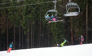 Skispaß im vergangenen März in Winterberg. An diesem Wochenende wird im Sauerland Schnee erwartet. - picture alliance/dpa Skispaß im vergangenen März in Winterberg. An diesem Wochenende wird im Sauerland Schnee erwartet. - picture alliance/dpa