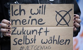 Bei der Europawahl dürfen in Deutschland zum ersten Mal Jugendliche ab 16 Jahren wählen. Die Bundesschülerkonferenz fordert dies nun für alle Wahlen. - Sebastian Gollnow/dpa Bei der Europawahl dürfen in Deutschland zum ersten Mal Jugendliche ab 16 Jahren wählen. Die Bundesschülerkonferenz fordert dies nun für alle Wahlen. - Sebastian Gollnow/dpa
