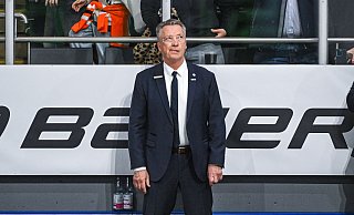 Eishockey-Bundestrainer Harold Kreis muss bei der WM in der Abwehr auf wichtige Spieler verzichten. - Armin Weigel/dpa Eishockey-Bundestrainer Harold Kreis muss bei der WM in der Abwehr auf wichtige Spieler verzichten. - Armin Weigel/dpa
