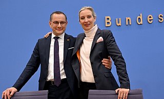 Alice Weidel, Bundesvorsitzende und Kanzlerkandidatin der AfD, und Tino Chrupalla, AfD-Bundesvorsitzender, sind zufrieden mit dem Ergebnis bei der Bundestagswahl 2025. - Sören Stache/dpa Alice Weidel, Bundesvorsitzende und Kanzlerkandidatin der AfD, und Tino Chrupalla, AfD-Bundesvorsitzender, sind zufrieden mit dem Ergebnis bei der Bundestagswahl 2025. - Sören Stache/dpa