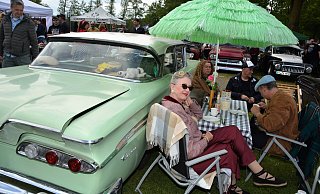 Beinahe im Minutentakt fahren chromblitzende US-Cars, Europäer und historische Motorräder auf das Gelände der Ostwestfalenhalle im Kreis Gütersloh. - Karin Prignitz Beinahe im Minutentakt fahren chromblitzende US-Cars, Europäer und historische Motorräder auf das Gelände der Ostwestfalenhalle im Kreis Gütersloh. - Karin Prignitz
