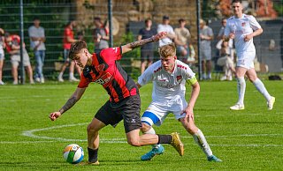 Im Finale des Kreispokals 2024 setzte sich Westfalenligist SC Peckeloh gegen Landesligist VfL Theesen (weiße Trikots) durch. - Andreas Zobe Im Finale des Kreispokals 2024 setzte sich Westfalenligist SC Peckeloh gegen Landesligist VfL Theesen (weiße Trikots) durch. - Andreas Zobe