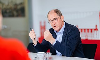 Stefan-Oliver Strate, Bürgermeisterkandidat der Paderborner CDU, möchte bei den Kosten vor allem die Ausgabenseite in den Blick nehmen. - BESIM MAZHIQI Stefan-Oliver Strate, Bürgermeisterkandidat der Paderborner CDU, möchte bei den Kosten vor allem die Ausgabenseite in den Blick nehmen. - BESIM MAZHIQI
