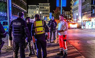 Polizei und Rettungsdienst eilten auch nach dem Überfall auf eine 14-Jährige zum Kesselbrink. - Symbolfoto: Paul Brinkmann Polizei und Rettungsdienst eilten auch nach dem Überfall auf eine 14-Jährige zum Kesselbrink. - Symbolfoto: Paul Brinkmann