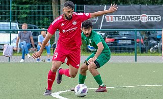 Auf die Unterstützung von Emran Berisha (am Ball) muss Schildesche nun verzichten: Er wechselte zum SC Hicret. - Andreas Zobe Auf die Unterstützung von Emran Berisha (am Ball) muss Schildesche nun verzichten: Er wechselte zum SC Hicret. - Andreas Zobe