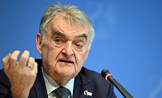 Innenminister Herbert Reul äußert sich am Dienstag um 10 Uhr zu den ersten Ermittlungsergebnissen bezüglich eines neues Missbrauchskomplexes. - dpa (Archiv) Innenminister Herbert Reul äußert sich am Dienstag um 10 Uhr zu den ersten Ermittlungsergebnissen bezüglich eines neues Missbrauchskomplexes. - dpa (Archiv)