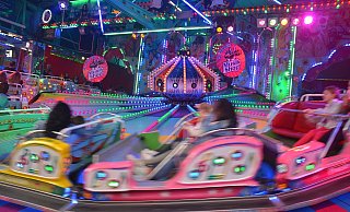 Auch der Musik-Express lockt jedes Jahr beim Kirschblütenfest viele Fahrgäste. - Mareike Patock Auch der Musik-Express lockt jedes Jahr beim Kirschblütenfest viele Fahrgäste. - Mareike Patock