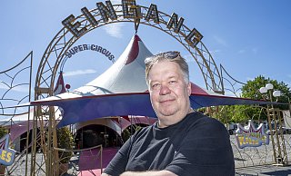 Daheim im sonnigen Bielefeld: Holger Fischer kümmert sich um die komplette Außendarstellung des mobilen Unterhaltungsunternehmens. - Jörg Dieckmann Daheim im sonnigen Bielefeld: Holger Fischer kümmert sich um die komplette Außendarstellung des mobilen Unterhaltungsunternehmens. - Jörg Dieckmann