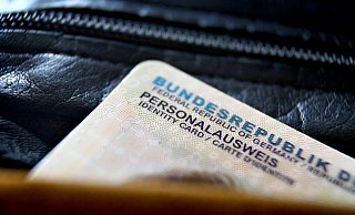 Im Netz könnten digitale Identitäten den analogen Personalausweis ablösen. - Karl-Josef Hildenbrand/dpa/dpa-tmn Im Netz könnten digitale Identitäten den analogen Personalausweis ablösen. - Karl-Josef Hildenbrand/dpa/dpa-tmn