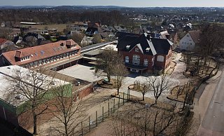 Die Grundschule Ennigloh soll – je nach Variante – für 2,8 bis 4,8 Millionen Euro mehr Platz für den Offenen Ganztag bekommen. Die Anmeldezahlen sind enorm gestiegen. - Gerald Dunkel Die Grundschule Ennigloh soll – je nach Variante – für 2,8 bis 4,8 Millionen Euro mehr Platz für den Offenen Ganztag bekommen. Die Anmeldezahlen sind enorm gestiegen. - Gerald Dunkel