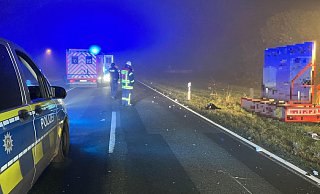 Die Trümmerteile lagen nach der schweren Kollision meterweit verstreut. - Thorsten Heß Die Trümmerteile lagen nach der schweren Kollision meterweit verstreut. - Thorsten Heß