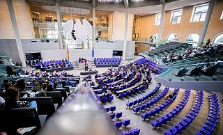 Die Abgeordneten des Deutschen Bundestages diskutierten heute über den Gesetzentwurf zur Abschaffung des Gesetzesparagrafen 219a, der das sogenannte Werbeverbot für Schwangerschaftsabbrüche regelt. - Foto: Christoph Soeder/dpa Die Abgeordneten des Deutschen Bundestages diskutierten heute über den Gesetzentwurf zur Abschaffung des Gesetzesparagrafen 219a, der das sogenannte Werbeverbot für Schwangerschaftsabbrüche regelt. - Foto: Christoph Soeder/dpa