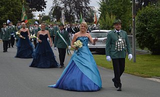 Strahlender Mittelpunkt: Das Königspaar Stefan und Petra Köhne. - Jonas Gröne Strahlender Mittelpunkt: Das Königspaar Stefan und Petra Köhne. - Jonas Gröne