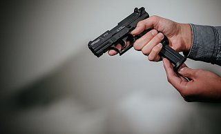 Im Kreis Paderborn ist die Zahl der beantragten Waffenscheine gestiegen. - dpa Im Kreis Paderborn ist die Zahl der beantragten Waffenscheine gestiegen. - dpa