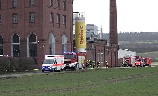 Feuerwehr und Rettungsdienst sind bei nach einem Brand in der Allersheimer Brauerei in Holzminden im Einsatz. - Stringer/dpa Feuerwehr und Rettungsdienst sind bei nach einem Brand in der Allersheimer Brauerei in Holzminden im Einsatz. - Stringer/dpa