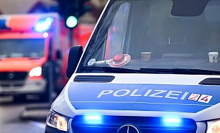 Ein Fußgänger wurde auf der A30 von einem Lkw erfasst und verstarb noch am Unfallort. | Symbolbild - Jens Kalaene/dpa Ein Fußgänger wurde auf der A30 von einem Lkw erfasst und verstarb noch am Unfallort. | Symbolbild - Jens Kalaene/dpa